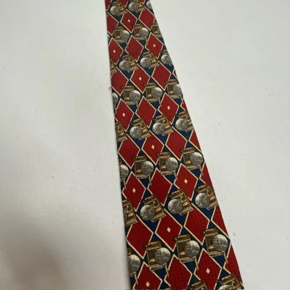 Evan Picone great tie